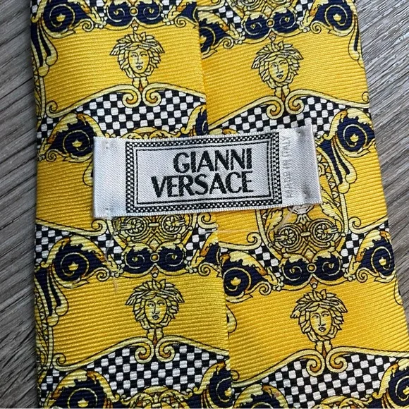 GIANNI VERSACE Vintage Medusa Head Print Yellow 100% Silk Tie - Picture 9 of 11